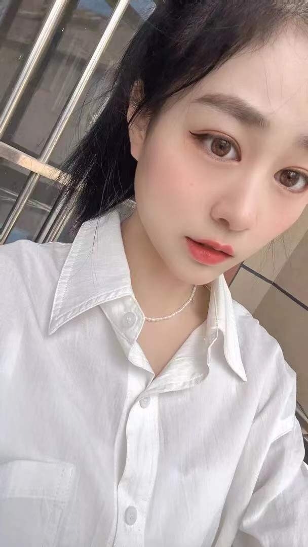 粉嫩白虎的小妹妹