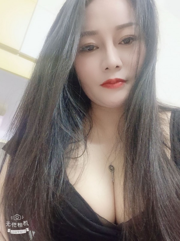 越秀新人大波水多姐姐服务-佩佩
