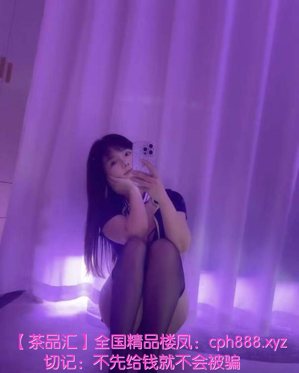 制服翘臀小艾米