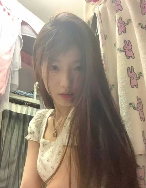 禅城区嫩妹初次下海服务-妮妮